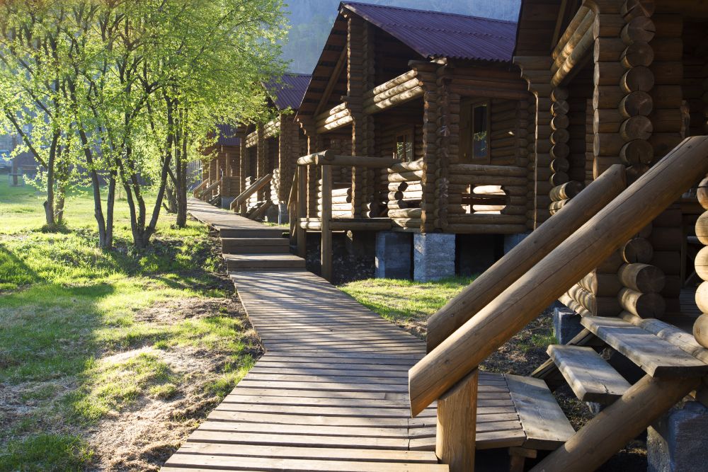 6 tips to find deals on family-friendly cabins